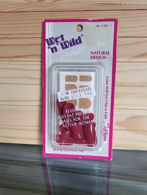 Wet n Wild Press-On Nails — Berry Maroon